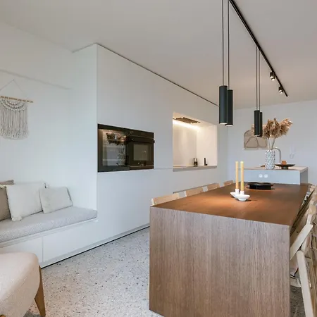 Huswell - Elegant And Stylish Retreat With Sea View *